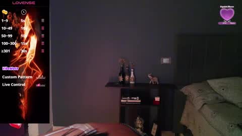 Snapshot of angiebaxter chatting on October 15, 12:44 am Angiebaxt online show from October 15, 12:44 am