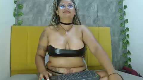 Snapshot of angiekatrinacm101 chatting on February 17, 11:29 am angiekatrinacm101 online show from February 17, 11:29 am