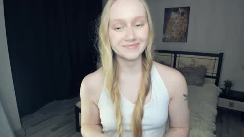 Violet online show from April 3, 7:45 pm