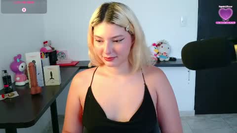 Snapshot of ania_mml chatting on July 4, 10:05 pm Ania online show from July 4, 10:05 pm