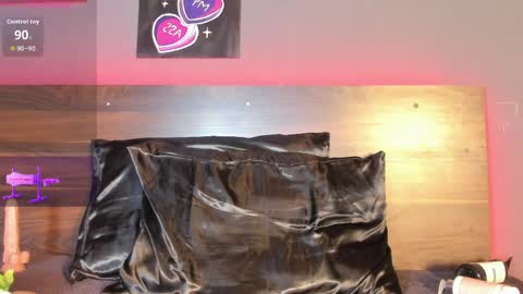 Snapshot of aniaa_rouse chatting on April 20, 4:10 pm ANIA online show from April 20, 4:10 pm