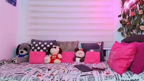 Snapshot of anielli69 chatting on January 17, 10:57 pm laura online show from January 17, 10:57 pm