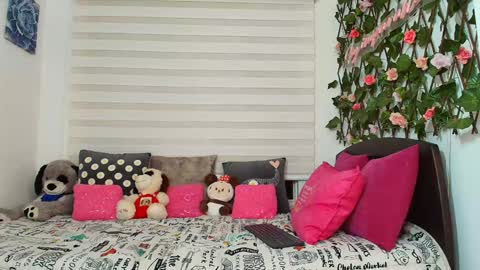 Snapshot of anielli69 chatting on January 19, 12:58 am laura online show from January 19, 12:58 am