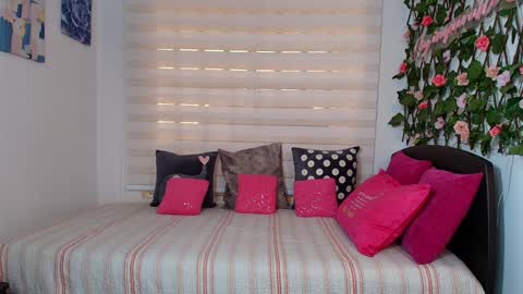 Snapshot of anielli69 chatting on February 16, 3:30 pm laura online show from February 16, 3:30 pm