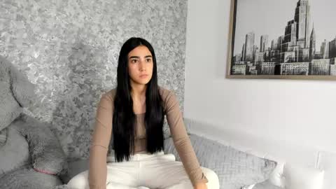 anika_h online show from April 7, 12:05 pm