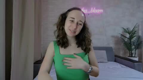 Snapshot of anikabloom chatting on January 17, 4:06 am anikabloom online show from January 17, 4:06 am