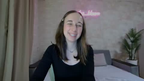 Snapshot of anikabloom chatting on February 6, 2:33 am anikabloom online show from February 6, 2:33 am