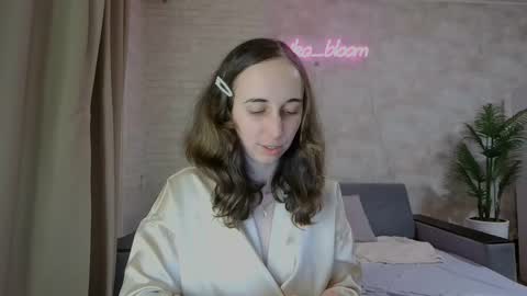 Snapshot of anikabloom chatting on February 10, 3:35 am anikabloom online show from February 10, 3:35 am