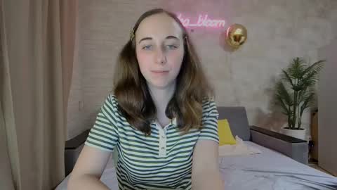 Snapshot of anikabloom chatting on February 19, 12:25 am anikabloom online show from February 19, 12:25 am