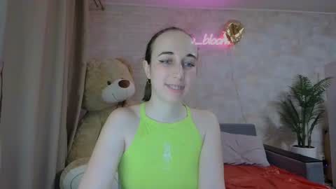 Snapshot of anikabloom chatting on March 10, 3:01 am anikabloom online show from March 10, 3:01 am