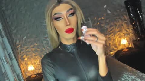 Snapshot of anitacruisze chatting on January 9, 8:24 am Miss Ann online show from January 9, 8:24 am