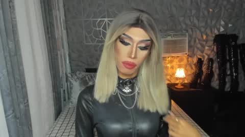 Snapshot of anitacruisze chatting on February 3, 2:58 am Miss Ann online show from February 3, 2:58 am