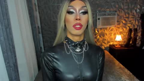 Snapshot of anitacruisze chatting on February 18, 9:31 pm Miss Ann online show from February 18, 9:31 pm