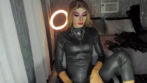 Snapshot of anitacruisze chatting on February 20, 1:30 pm Miss Ann online show from February 20, 1:30 pm