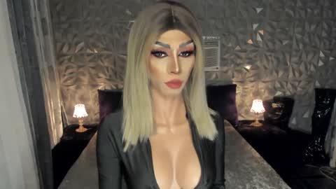 Snapshot of anitacruisze chatting on February 21, 11:01 am Miss Ann online show from February 21, 11:01 am