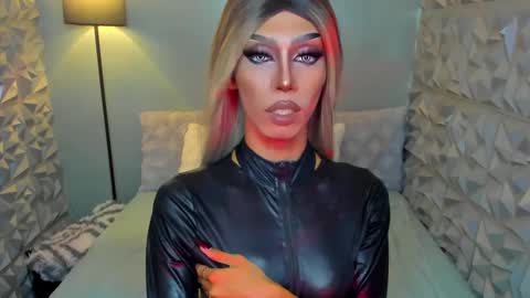 Snapshot of anitacruisze chatting on March 9, 7:01 am Miss Ann online show from March 9, 7:01 am