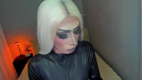 Snapshot of anitacruisze chatting on October 4, 1:58 am Miss Ann online show from October 4, 1:58 am