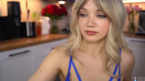 Im Anita thumb up me please its important online show from March 13, 6:47 pm