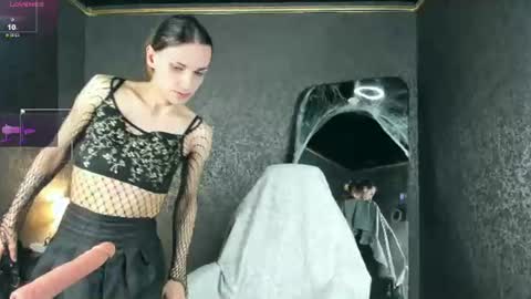 Snapshot of anjella_botton chatting on June 14, 6:10 pm Angel online show from June 14, 6:10 pm