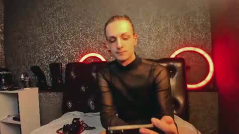 Snapshot of anjella_botton chatting on June 21, 6:32 pm Angel online show from June 21, 6:32 pm