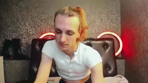 Snapshot of anjella_botton chatting on June 25, 6:23 pm Angel online show from June 25, 6:23 pm