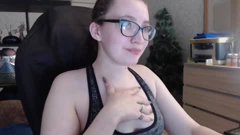 Snapshot of ankey_rayah chatting on February 11, 4:24 pm Nameless online show from February 11, 4:24 pm