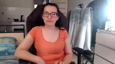 Snapshot of ankey_rayah chatting on June 23, 12:14 pm Nameless online show from June 23, 12:14 pm