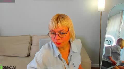 ann_annise online show from April 1, 1:39 am