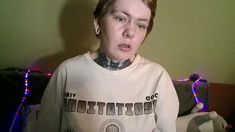 Snapshot of ann_lelala_ chatting on February 17, 1:32 pm ann_lelala_ online show from February 17, 1:32 pm