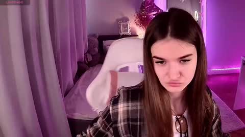 Snapshot of ann_woood chatting on March 4, 7:25 am ann_woood online show from March 4, 7:25 am