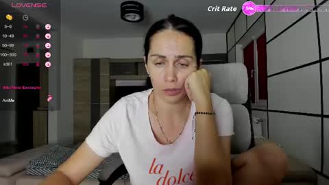 Snapshot of anna___25 chatting on June 19, 8:12 pm Anna online show from June 19, 8:12 pm
