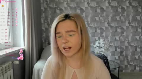 Snapshot of anna_aaaa chatting on April 18, 7:56 am Anna online show from April 18, 7:56 am