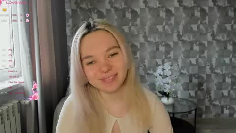 Snapshot of anna_aaaa chatting on April 19, 7:07 am Anna online show from April 19, 7:07 am