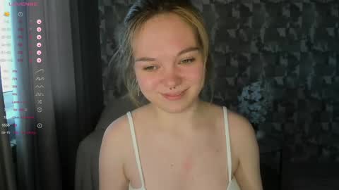 Snapshot of anna_aaaa chatting on May 18, 2:12 pm Anna online show from May 18, 2:12 pm