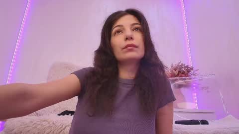 Snapshot of anna_lewis chatting on May 2, 6:29 am Anna online show from May 2, 6:29 am
