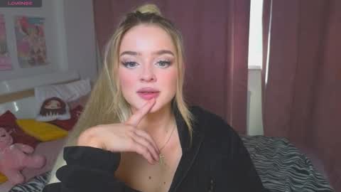 Anna online show from March 9, 8:07 am