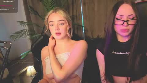 Anna online show from April 3, 1:42 pm