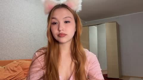 Snapshot of anna_raspberry chatting on April 12, 5:18 pm Anne online show from April 12, 5:18 pm