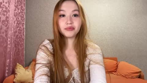 Snapshot of anna_raspberry chatting on April 16, 4:41 pm Anne online show from April 16, 4:41 pm