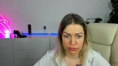 Snapshot of anna_snow9 chatting on March 16, 8:29 am anna_snow9 online show from March 16, 8:29 am