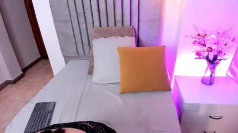 AnnaBrooks online show from February 27, 12:21 am