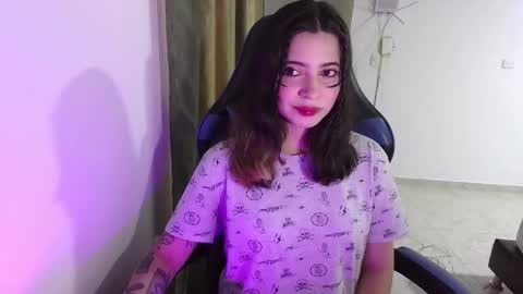 Snapshot of annacrow chatting on October 4, 9:46 pm Anna online show from October 4, 9:46 pm