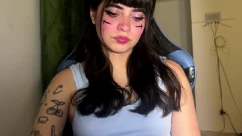 Snapshot of annacrow chatting on March 5, 2:51 am Anna online show from March 5, 2:51 am