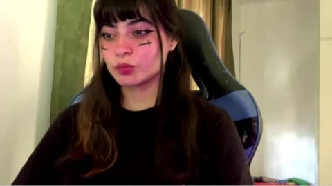 Snapshot of annacrow chatting on April 2, 4:26 pm Anna online show from April 2, 4:26 pm