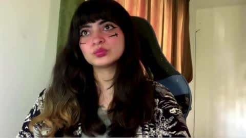 Snapshot of annacrow chatting on April 3, 7:45 pm Anna online show from April 3, 7:45 pm