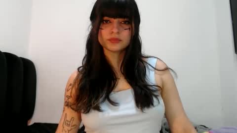 Snapshot of annacrow chatting on May 11, 11:24 pm Anna online show from May 11, 11:24 pm