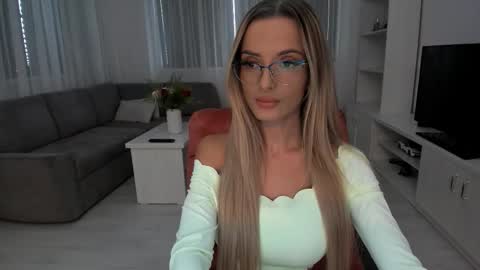 annaise  online show from November 9, 12:14 pm