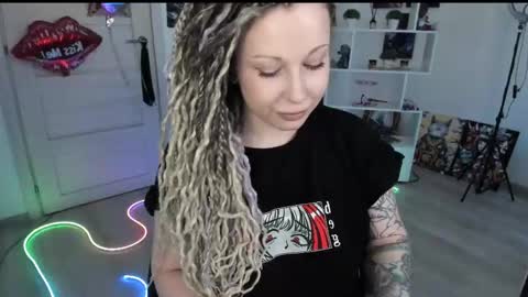 Anna online show from April 18, 8:51 am