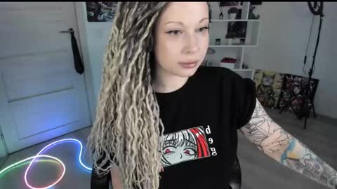 Anna online show from April 25, 2:03 pm