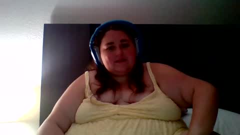 Snapshot of annaoftherealms chatting on June 17, 1:08 am annaoftherealms online show from June 17, 1:08 am